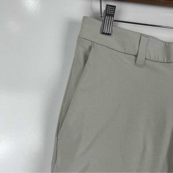 Lululemon Commission Shorts Relaxed 11" Men's Size 30 Flat Front Athletic Chinos - Picture 4 of 6